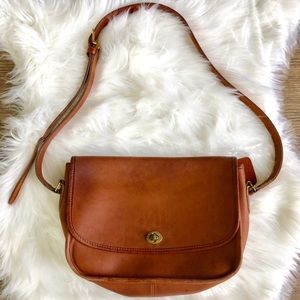 🆕 Coach Vintage Crossbody Bag #924